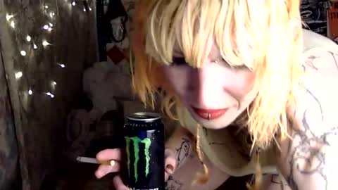 cher strauberry online show from March 5, 2:05 am