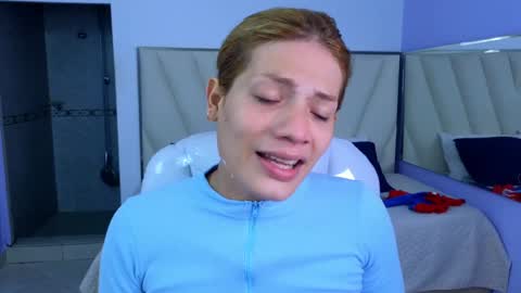 CHLOE online show from December 24, 2:01 pm