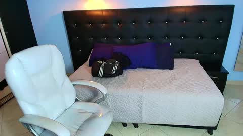 CHLOE online show from January 11, 8:43 pm