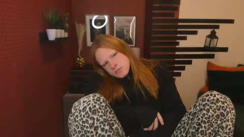 Chloe online show from November 24, 1:35 pm