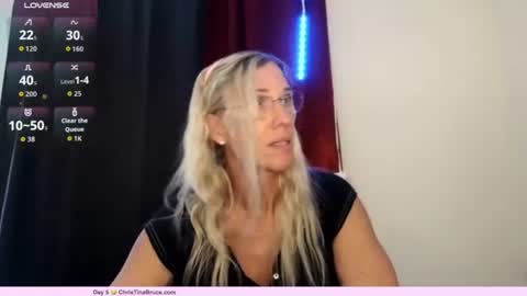 Snapshot of christinabruce chatting on October 17, 6:22 pm Chris Tina Bruce online show from October 17, 6:22 pm