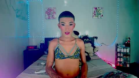 ALEXA  KIM online show from October 18, 7:06 pm