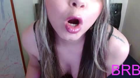 Cynthia online show from October 19, 2:04 am