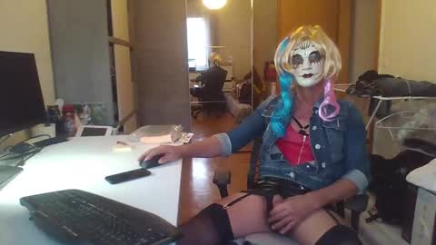 newcumer online show from January 9, 8:13 am