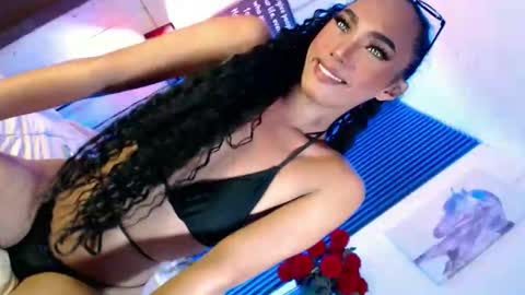 its me monica online show from November 4, 4:45 am