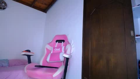   online show from April 2, 10:52 pm