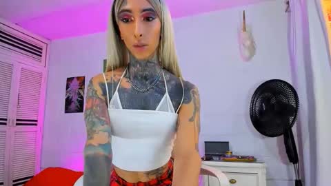 drippyorlove online show from January 17, 5:09 pm