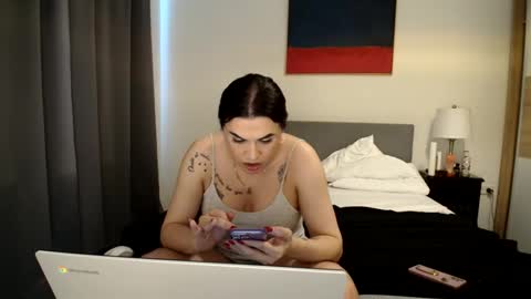 Dulce Maria online show from May 29, 3:32 pm