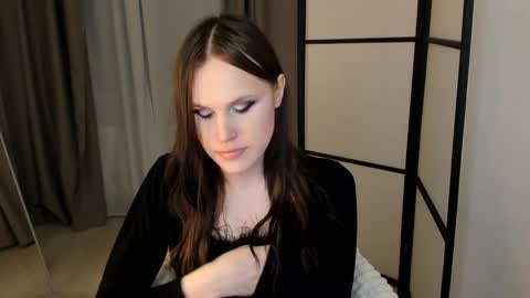 Effie Mur online show from March 12, 9:20 pm