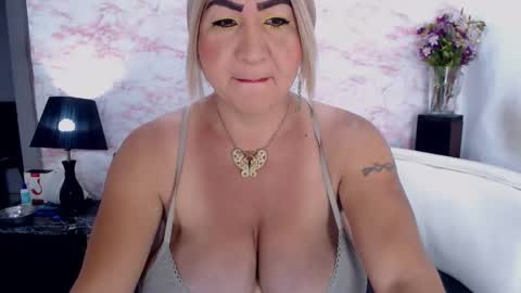Snapshot of elektra_4_you chatting on February 4, 12:22 pm XIOMY   give LIKE on my page online show from February 4, 12:22 pm