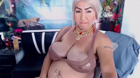 Snapshot of elektra_4_you chatting on October 6, 3:01 pm XIOMY   give LIKE on my page online show from October 6, 3:01 pm