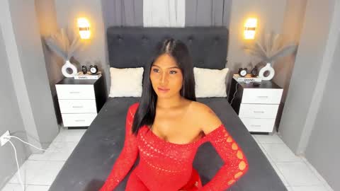 Ella online show from December 7, 4:31 pm