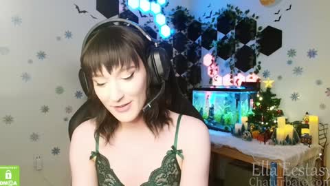 Snapshot of ella_ecstasy chatting on January 4, 2:14 am Ella Ecstasy online show from January 4, 2:14 am