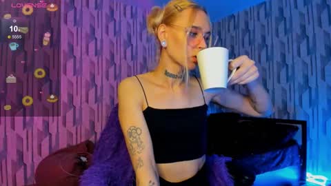 Ellie online show from December 7, 8:38 am