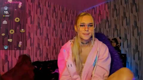 Ellie online show from December 11, 9:03 am