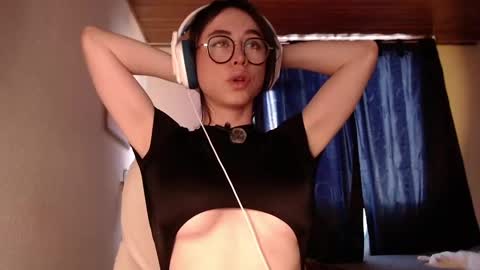 emily_pearl_ online show from December 8, 8:38 pm