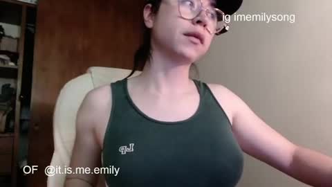 emily_pearl_ online show from June 12, 9:47 pm