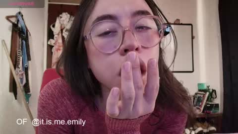emily_pearl_ online show from July 17, 9:43 pm
