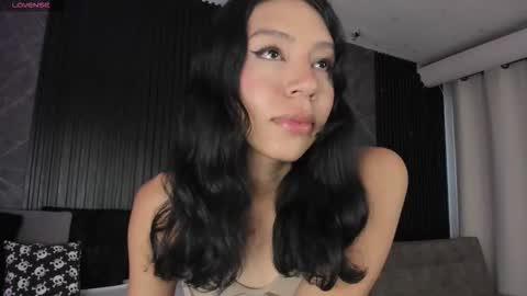 emmaclark_1 online show from November 6, 10:21 pm
