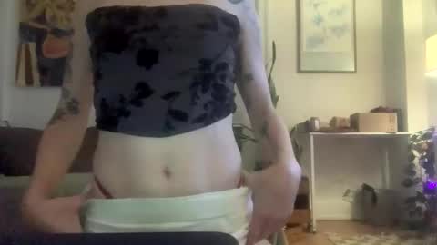 Snapshot of emmy_shae chatting on September 21, 7:36 am emmy_shae online show from September 21, 7:36 am