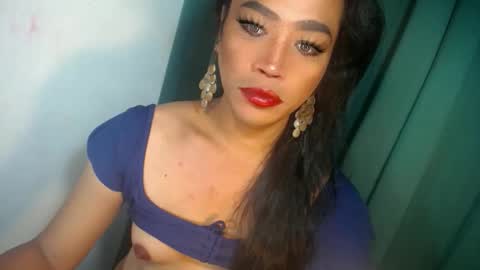 erika_madrigal online show from December 14, 11:33 pm