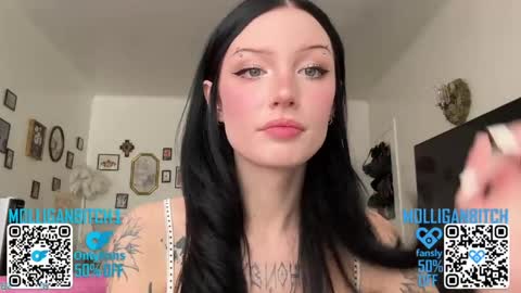 Evelyn online show from April 13, 8:57 pm