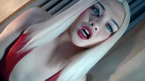 DANIELLA - DONT FORGET TO GIVE ME A THUMBSU UP online show from December 16, 1:21 am