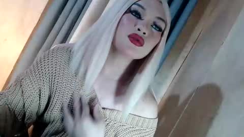 DANIELLA - DONT FORGET TO GIVE ME A THUMBSU UP online show from May 21, 9:55 pm