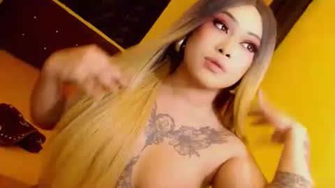 Snapshot of flirtywhore_mariats chatting on December 6, 7:37 am mariadyosa online show from December 6, 7:37 am