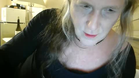 Jessie Love online show from September 29, 10:37 am