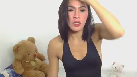 LIL LEE online show from December 4, 12:20 pm