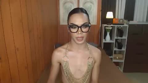 Snapshot of gerogoussidney chatting on October 14, 10:10 pm Sidneymorens online show from October 14, 10:10 pm