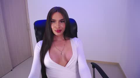 Gia Mint  online show from June 25, 5:05 am