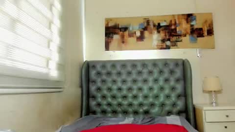 urGIRL online show from March 8, 7:45 am