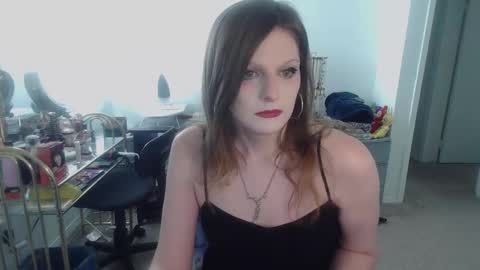 Goddess of Insanity online show from February 3, 4:23 pm