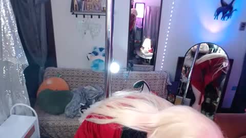 halovalentine online show from March 8, 1:01 am