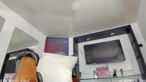 hannah dilau  online show from October 24, 9:09 pm