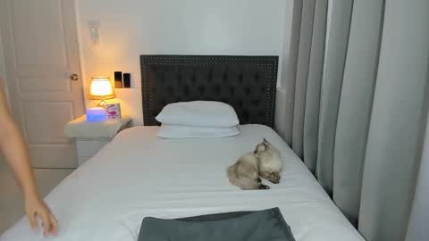 ITS FREE TO ASK online show from April 1, 6:05 pm