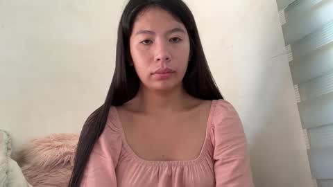 holly_wyn online show from April 3, 12:31 am