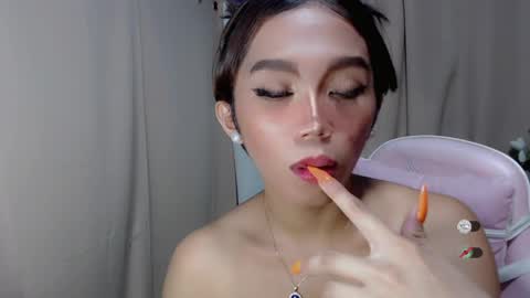 Khianna online show from May 5, 3:29 pm
