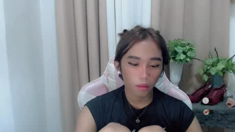 Khianna online show from May 30, 3:54 pm