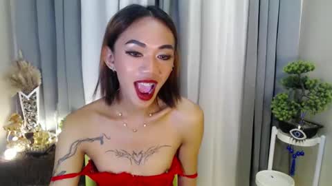 hot_petit69 online show from February 6, 1:00 am