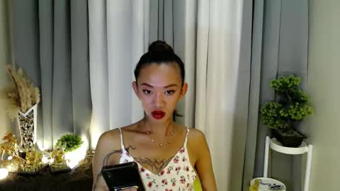 hot_petit69 online show from February 13, 5:14 am