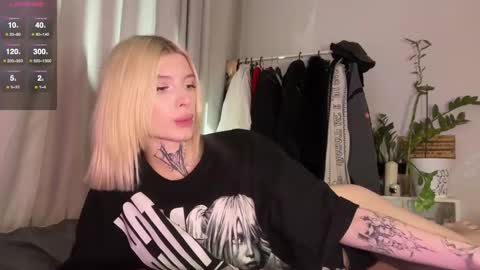 hotchubently online show from October 25, 12:22 pm