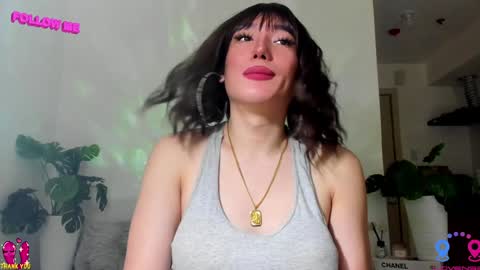 crishinahotty online show from February 2, 6:48 am