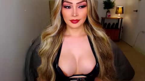 QUEEN SUSSIE BROWN online show from March 3, 7:37 am