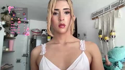 Isabella online show from March 1, 3:40 pm