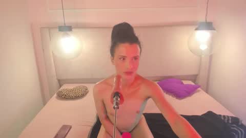 isabelfernandez1 online show from December 15, 3:13 am