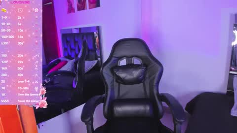 Isabella Moon9 online show from March 6, 11:59 am