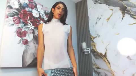 Isabella online show from January 7, 8:01 pm